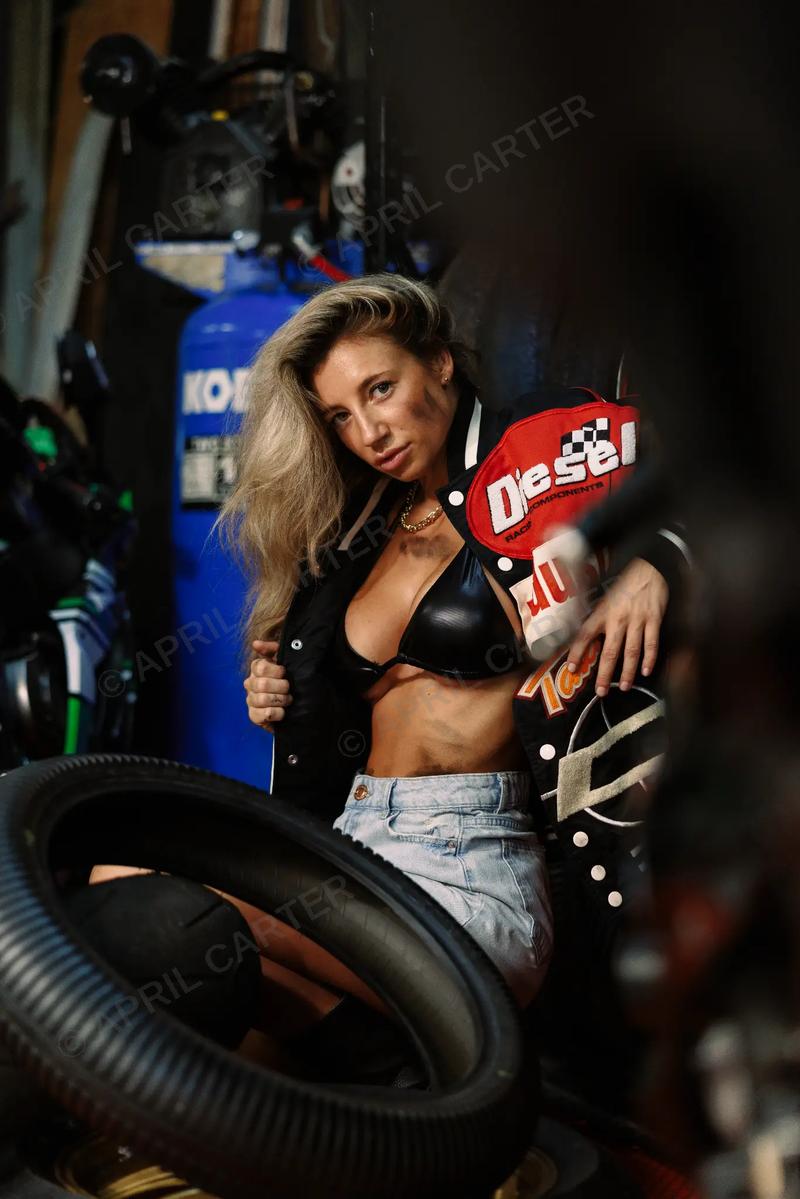 Garage Session – Digital Wallpaper Pack